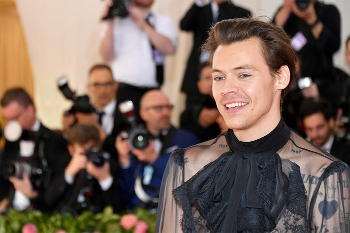 大概是塗指甲油最美的男生!Harry Styles 換上了這款可愛美甲,瞬間引起話題!