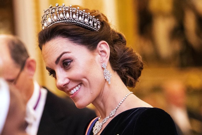 凱特再以戴妃最愛王冠亮相，天鵝絨禮服盡顯未來王后的氣質！
