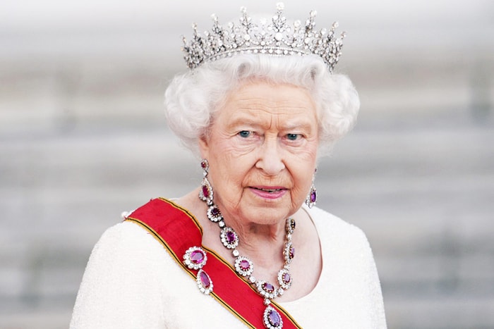 關於聖誕節，原來英女王也有這些妝容造型的習慣是我們從未知道的！