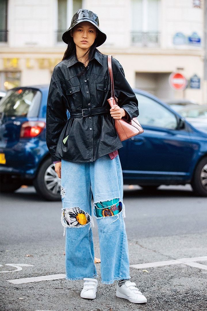 Bucket Hat, Jeans and White sneakers street style