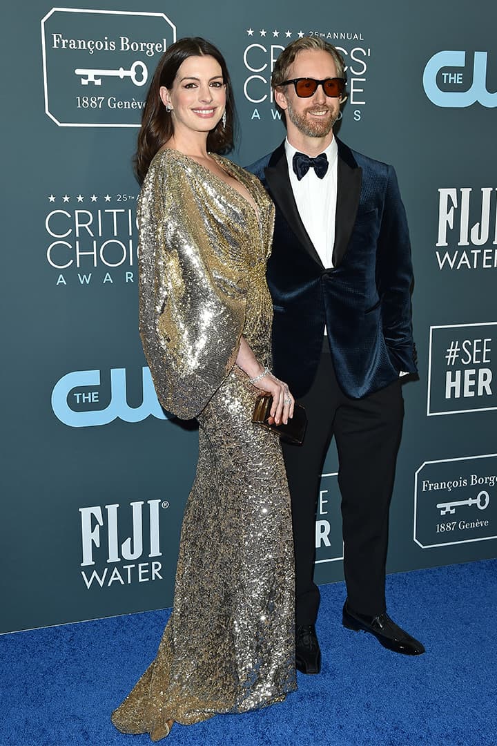 Anne Hathaway attends the 25th Annual Critics' Choice Awards at Barker Hangar on January 12, 2020 in Santa Monica, California