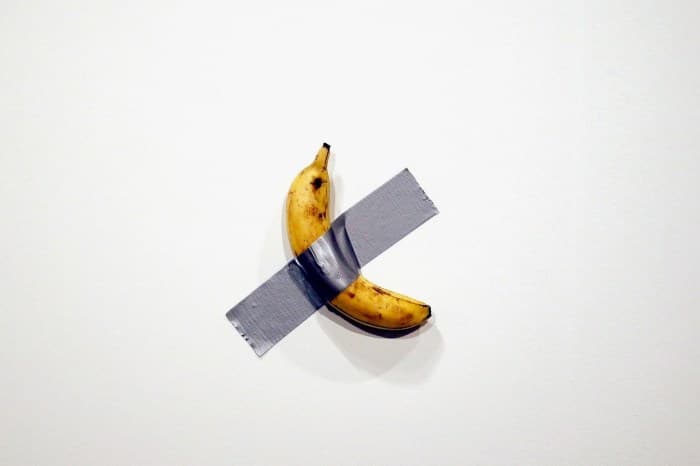 banana duct tape comedian maurizio cattelan t-shirt perrotin gallery