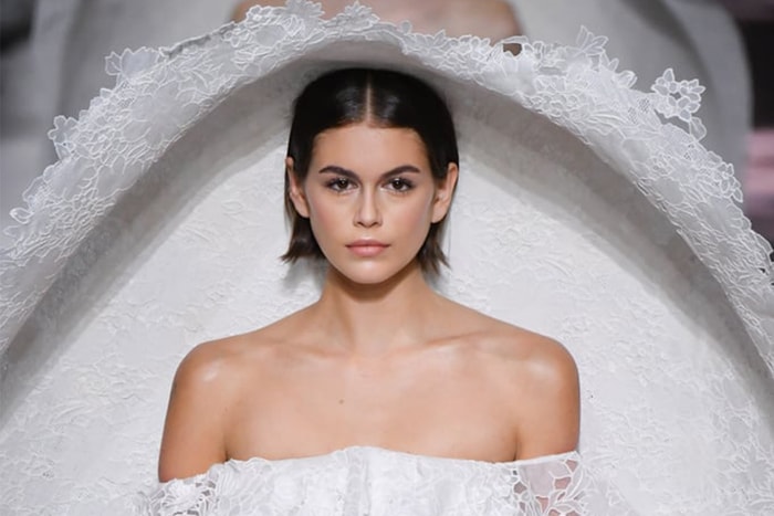 #PFW:Givenchy 這襲高訂蕾絲婚紗,Kaia Gerber 駕馭起來一致好評!