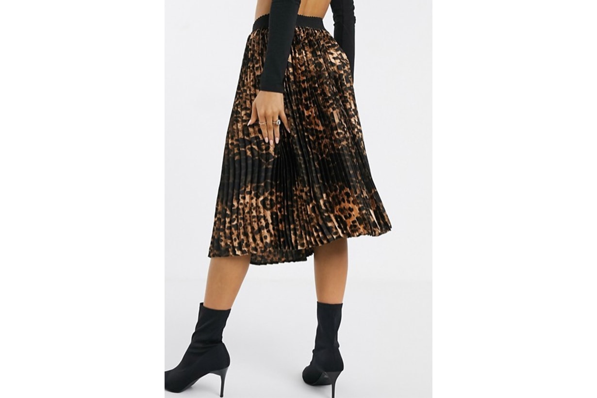 PrettyLittleThing Pleated Midi Skirt in Leopard Print