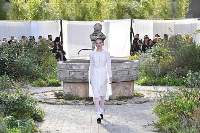 chanel bride minimalist modern wedding dress haute couture show spring summer 2020