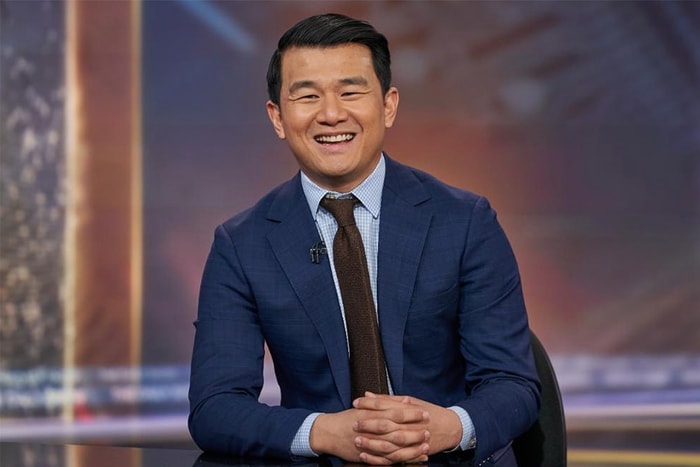 因「Hope You Get Rich」而重上熱搜榜的 Ronny Chieng,到底是誰?