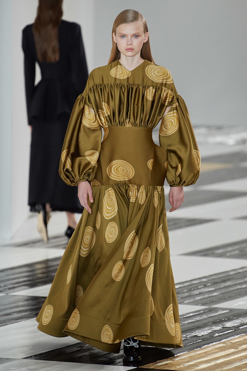 Paris fashion show fall 2020 ready to wear loewe collection