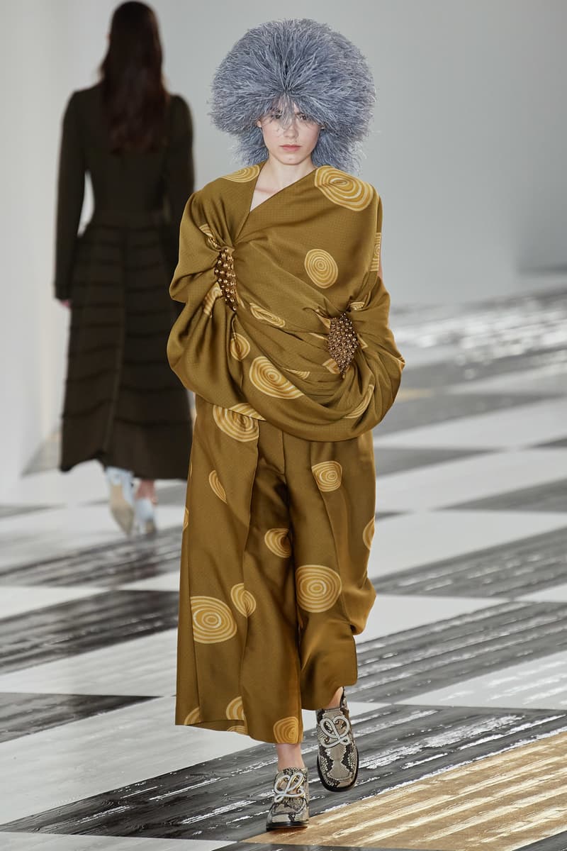 Paris fashion show fall 2020 ready to wear loewe collection