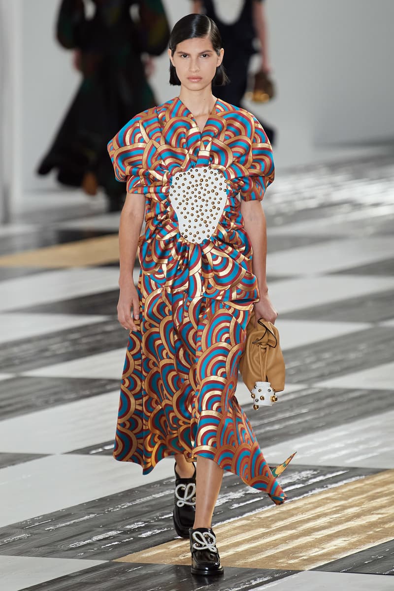Paris fashion show fall 2020 ready to wear loewe collection