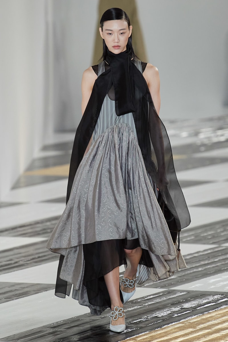 Paris fashion show fall 2020 ready to wear loewe collection