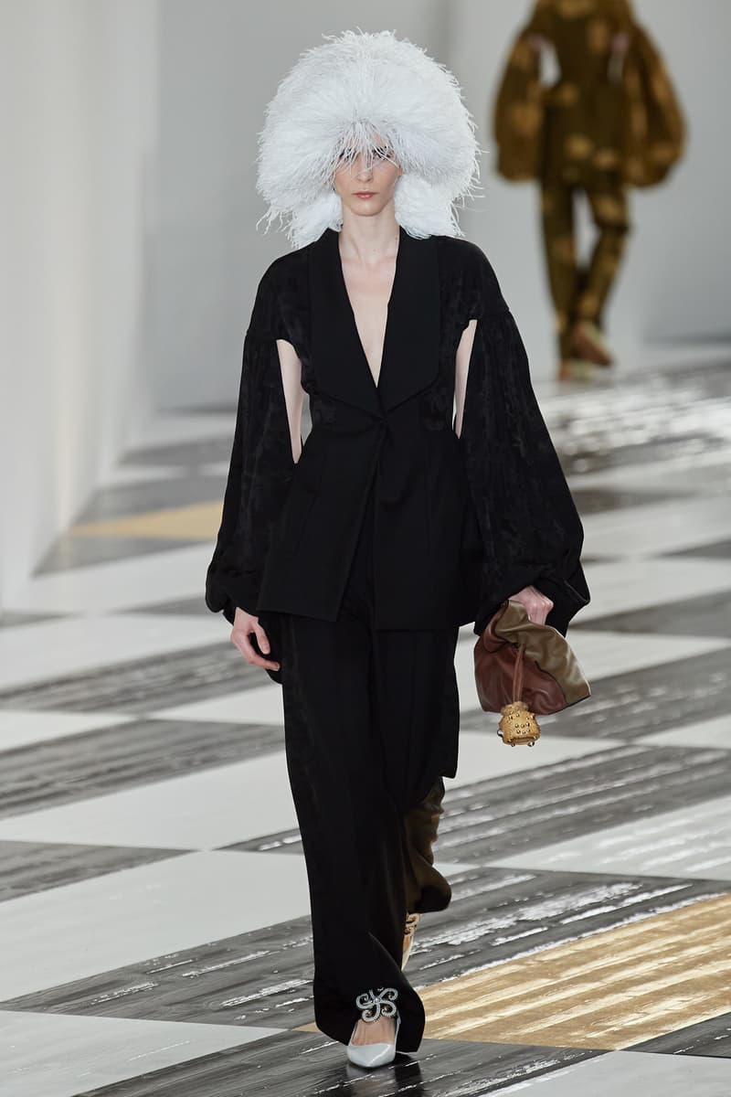 Paris fashion show fall 2020 ready to wear loewe collection