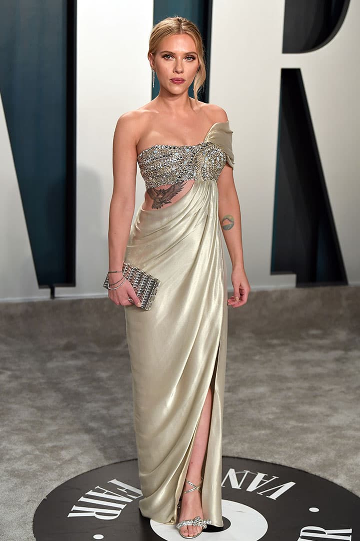 Scarlett Johansson attends the 2020 Vanity Fair Oscar Party hosted by Radhika Jones at Wallis Annenberg Center for the Performing Arts on February 09, 2020 in Beverly Hills, California.
