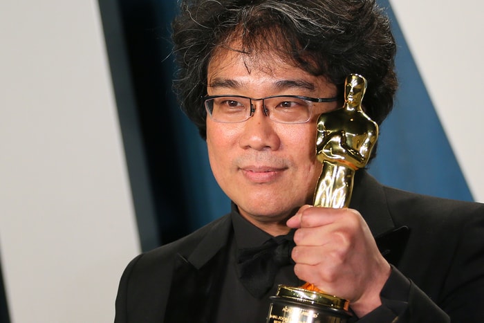 《上流寄生族》橫掃奧斯卡多個大獎,韓籍導演奉俊昊卻被這位美國主持人種族歧視!