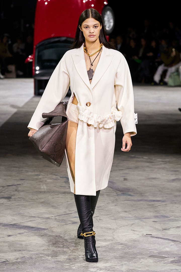 pfw off white 2020 fall Virgil Abloh Gigi hadid Bella Hadid Yolanda Hadid