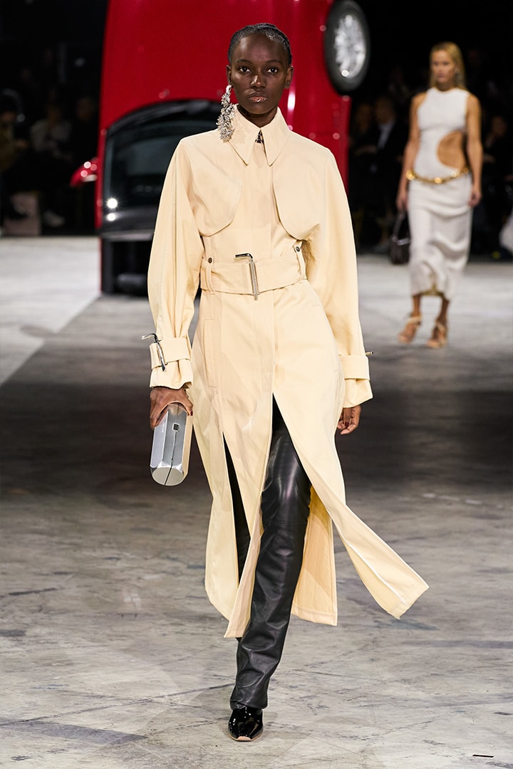 pfw off white 2020 fall Virgil Abloh Gigi hadid Bella Hadid Yolanda Hadid