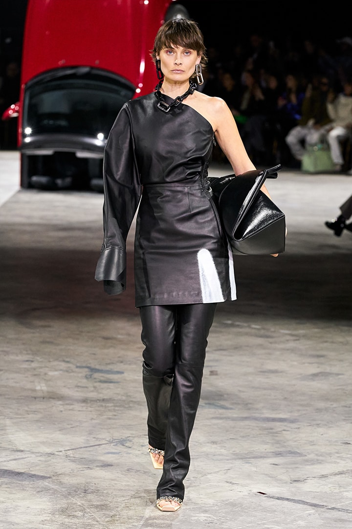 pfw off white 2020 fall Virgil Abloh Gigi hadid Bella Hadid Yolanda Hadid