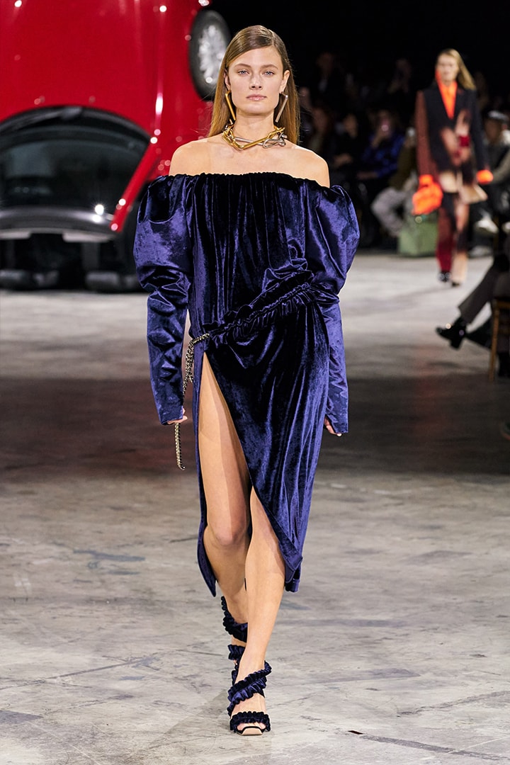 pfw off white 2020 fall Virgil Abloh Gigi hadid Bella Hadid Yolanda Hadid