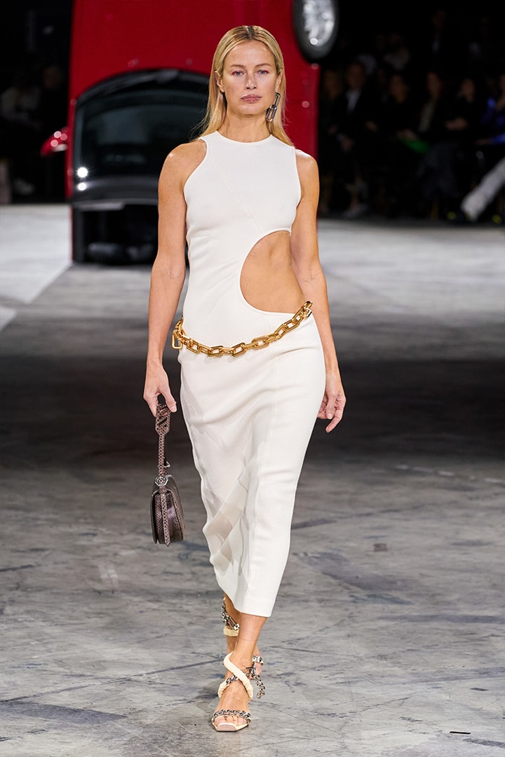pfw off white 2020 fall Virgil Abloh Gigi hadid Bella Hadid Yolanda Hadid
