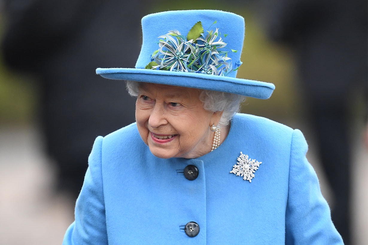 Queen Elizabeth Wore a snowflake-shaped brooch