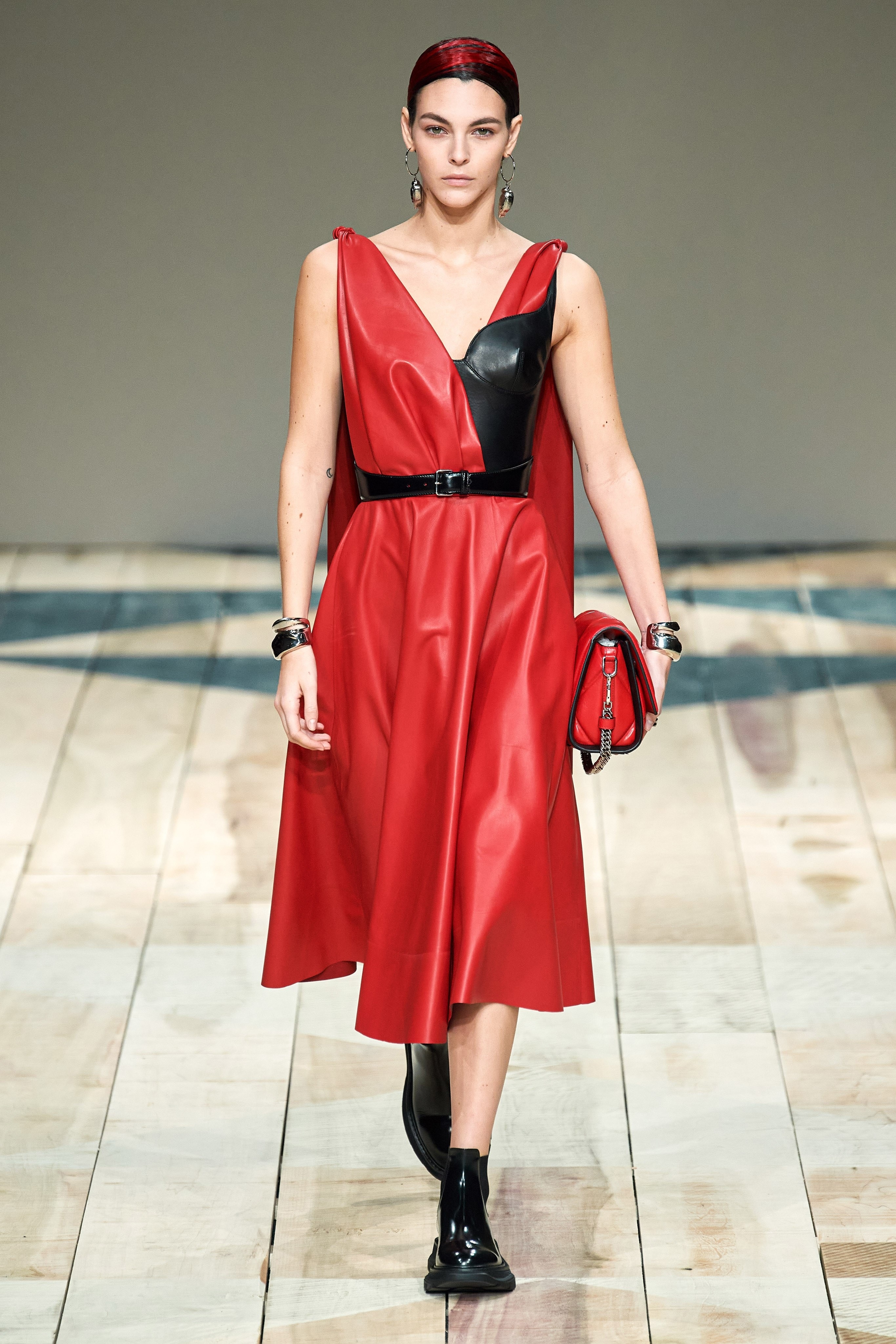 Paris fashion shows Alexander mcqueen 2020 ready to wear