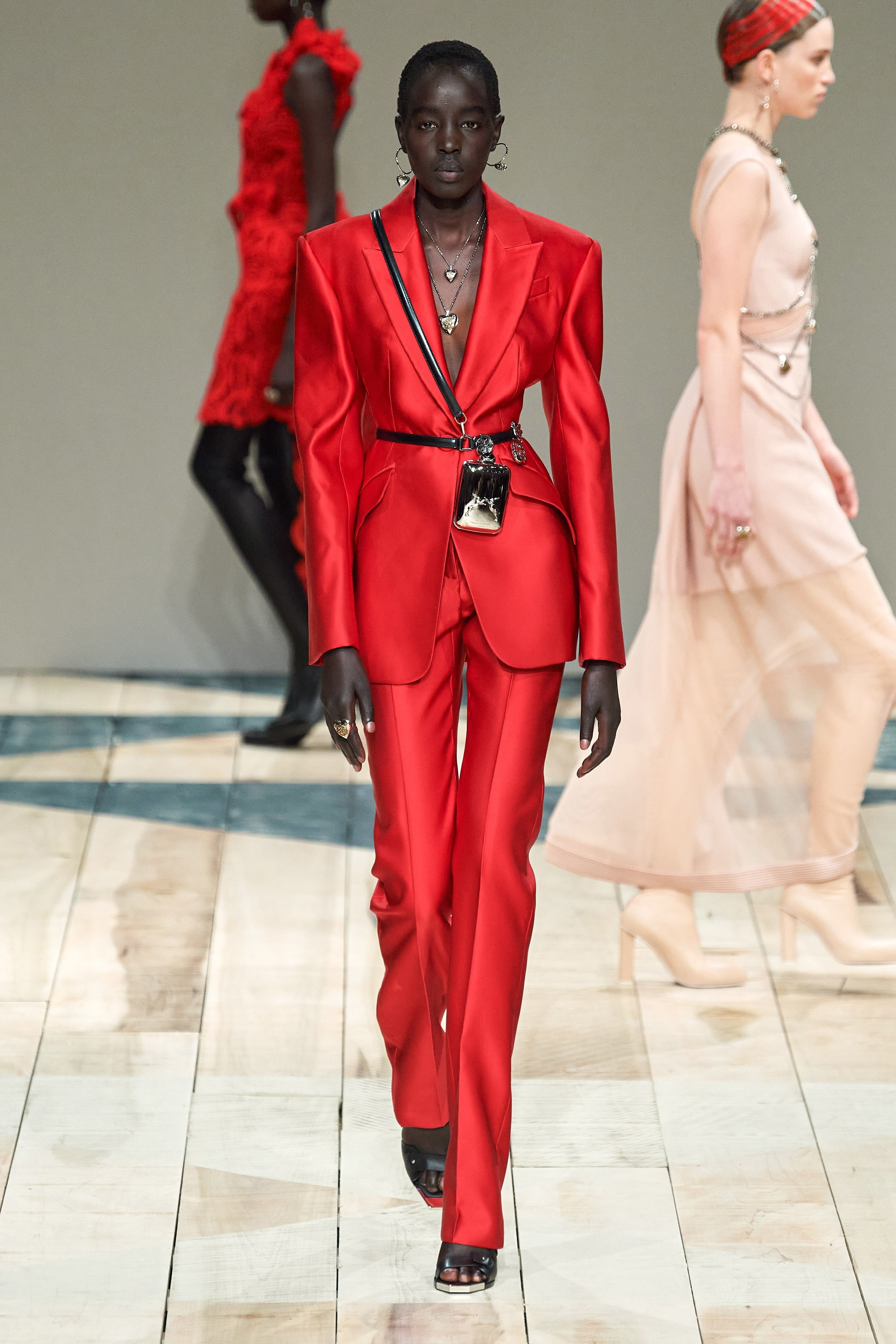 Paris fashion shows Alexander mcqueen 2020 ready to wear