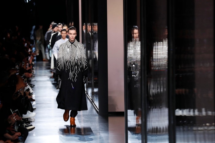 疫情帶來衝擊:巴黎、倫敦男裝週與高訂時裝週面臨取消,米蘭男裝週也受影響。