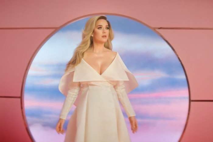 新曲 MV 藏著大彩蛋：Katy Perry 以最甜蜜方式宣告懷孕！