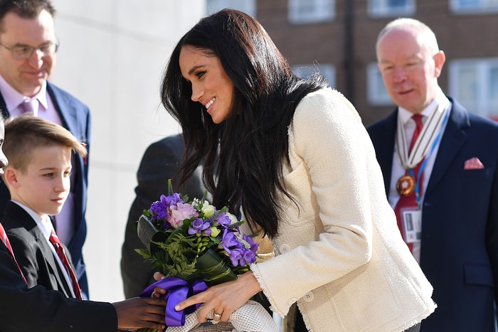 梅根這次帶上的象牙白色手袋,是已流行幾季的小眾 It Bag!