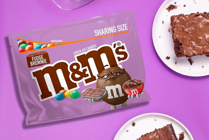 M&M'S 新口味 Fudge Brownies 太銷魂了，繽紛皮衣下竟是滿滿的綿密布朗尼！