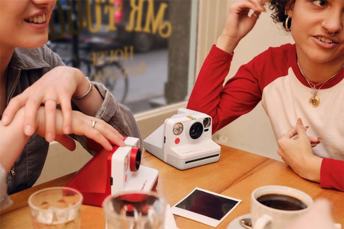 全新 Polaroid 相機登場!除了經典黑、白外,還有限定彩虹顏色!