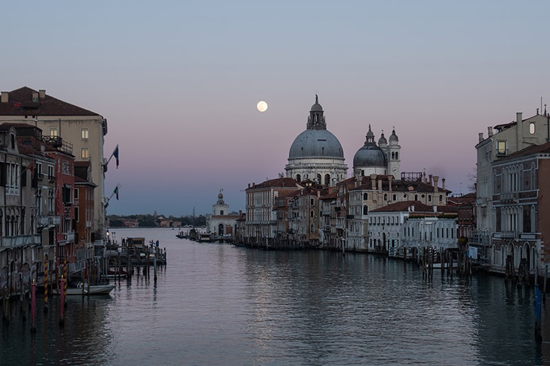 2020 Super Pink Moon April