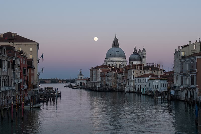 2020 Super Pink Moon April