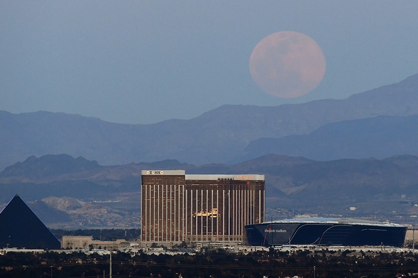 2020 Super Pink Moon April