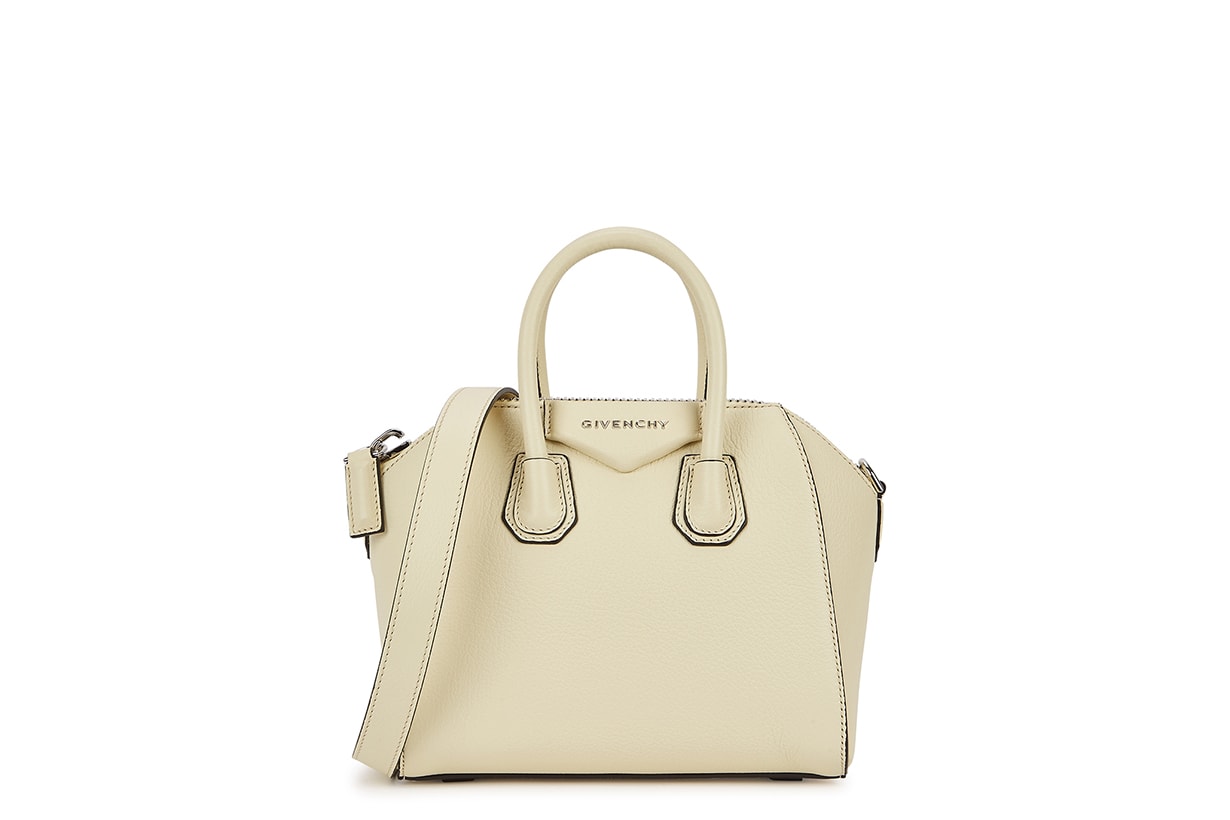 Iconic Bag IT Bag Handbags 2020 Must Buy Items Handbags Trend Loewe Bucket Bag Fendi Baguette Stella Mccartney Off-White Canvas Tote Bag Givenchy Jil Sander Shoulder Bag Valentino Cross-body Bag Saint Laurent Sunset Loewe Puzzle Bag 