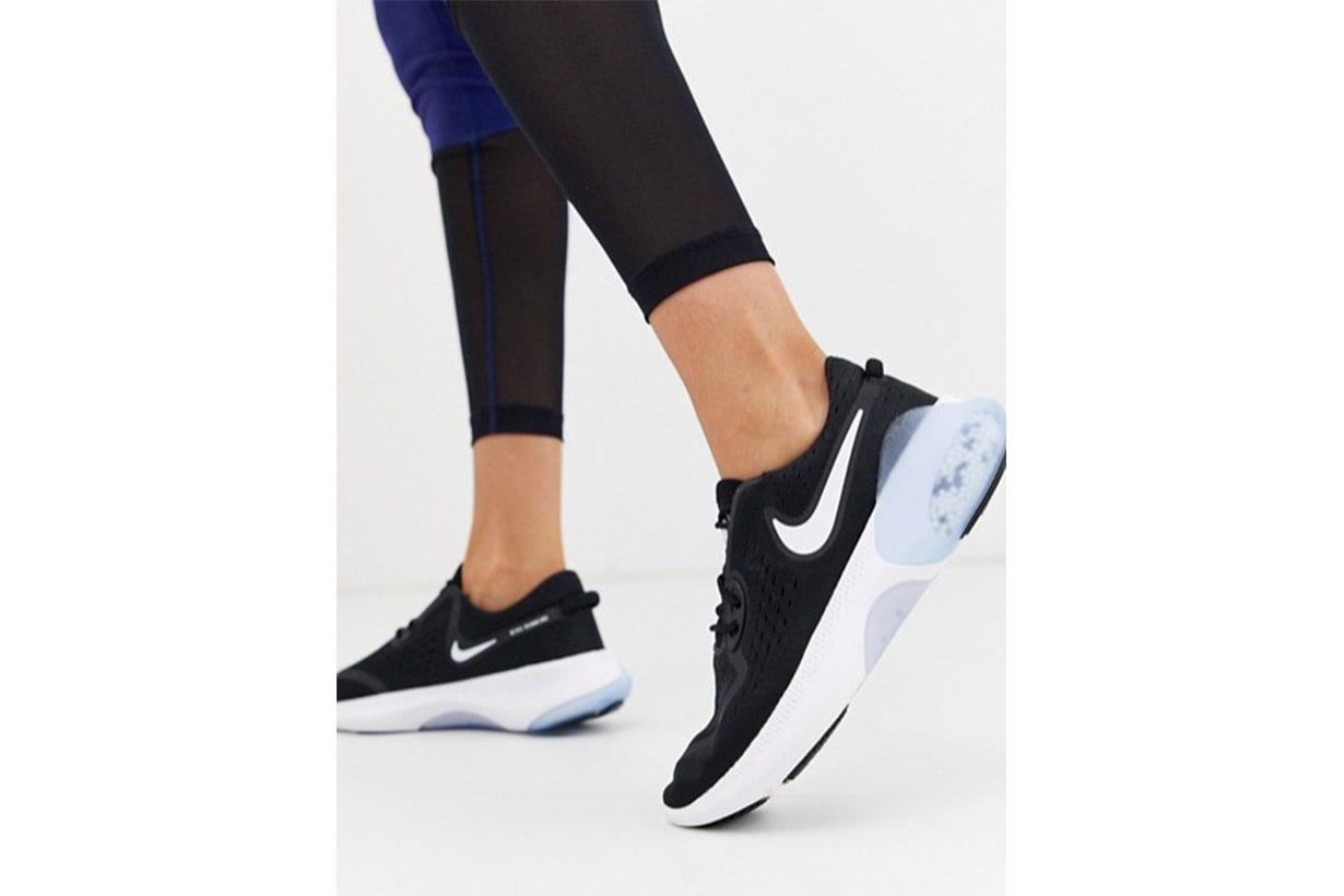 Running 2 pod joyride trainers in black