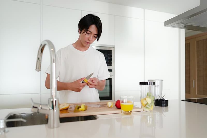 Yamashita Tomohisa Detox Water Covid-19 Coronavirus Wuhan Pneumonia Improve the immunity Fruits Water Remix Healthy Diet Lose Weight Japanese idols celebrities actors