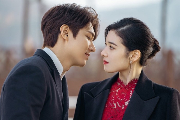 最美女總理:韓劇《The King:永遠的君主》鄭恩彩的俐落穿搭有這個時髦關鍵!