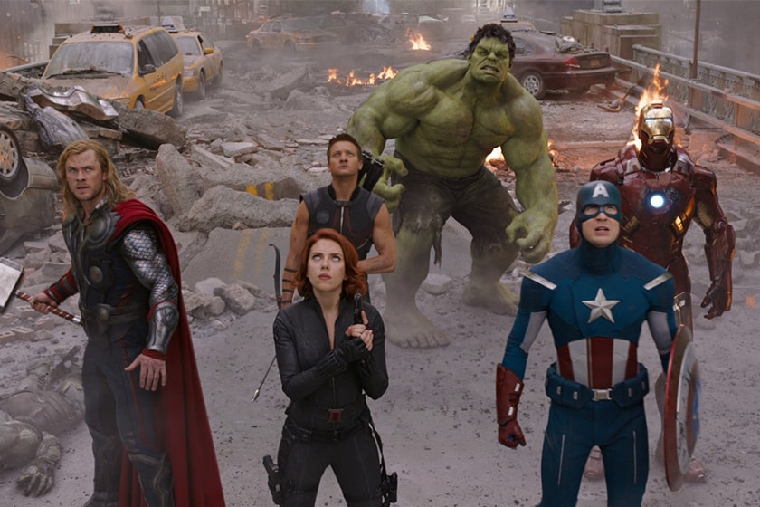 Avengers original team Robert Downey JR.,Chris Evans,Chris Hemsworth,Mark Ruffalo,Jeremy Renner,Scarlett Johansson