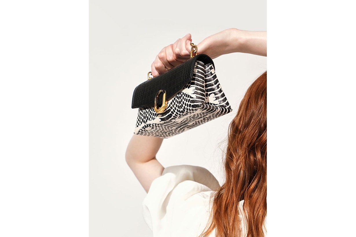 Croc-Effect Chunky Chain Strap Trapeze Bag