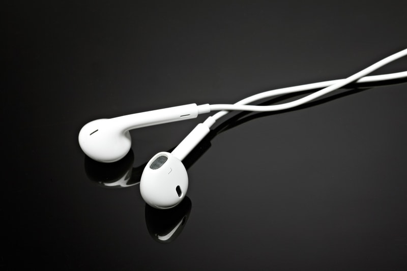 Apple iPhone 12 no earpods rumor