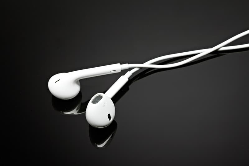 Apple iPhone 12 no earpods rumor