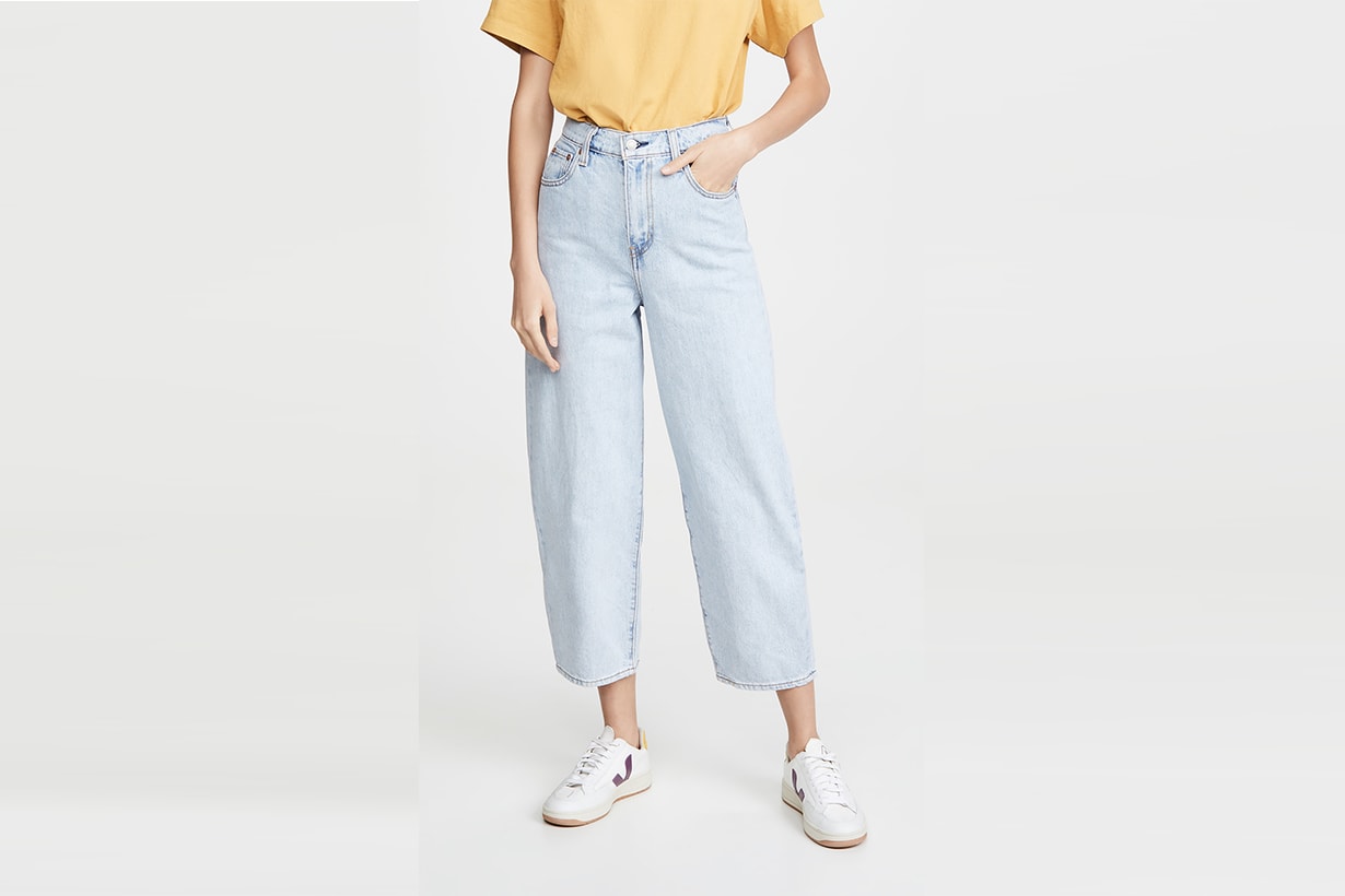 light wash jeans outfits 2020ss