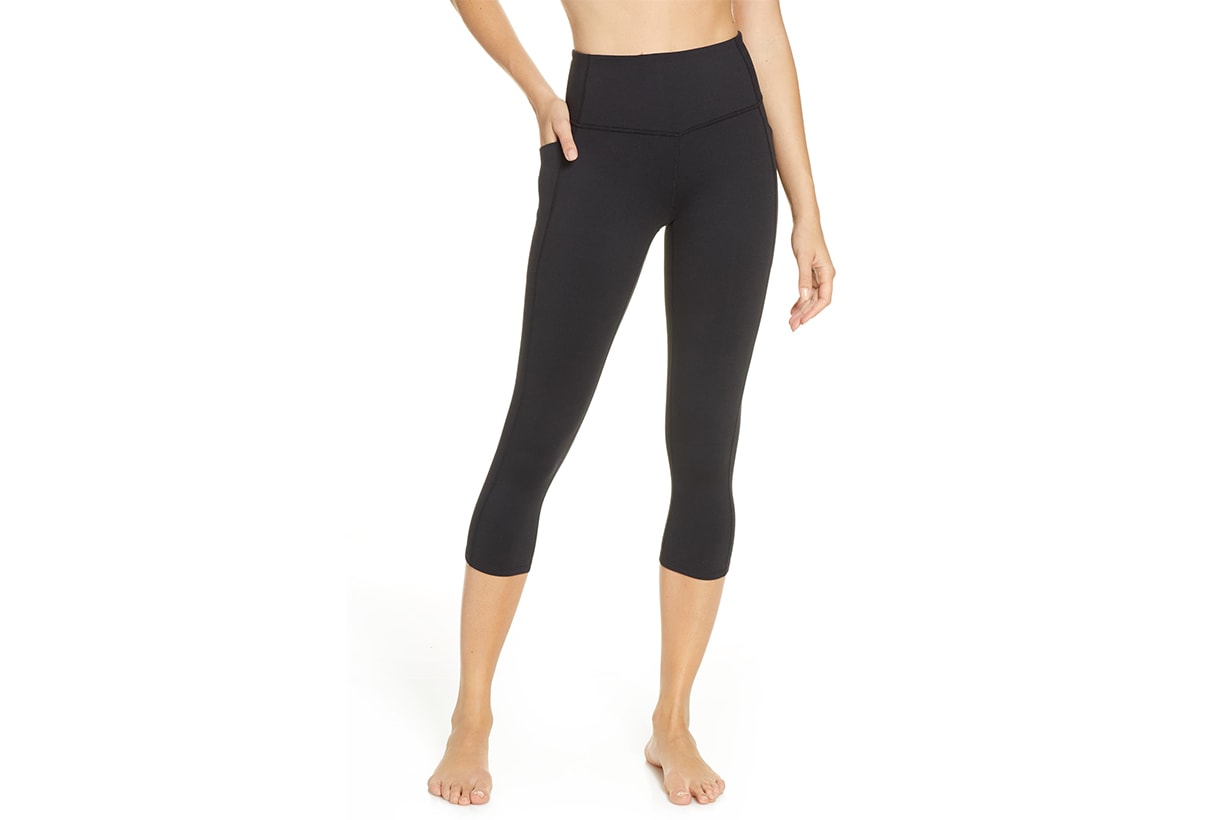 Black capri leggings fashion bloggers 2020