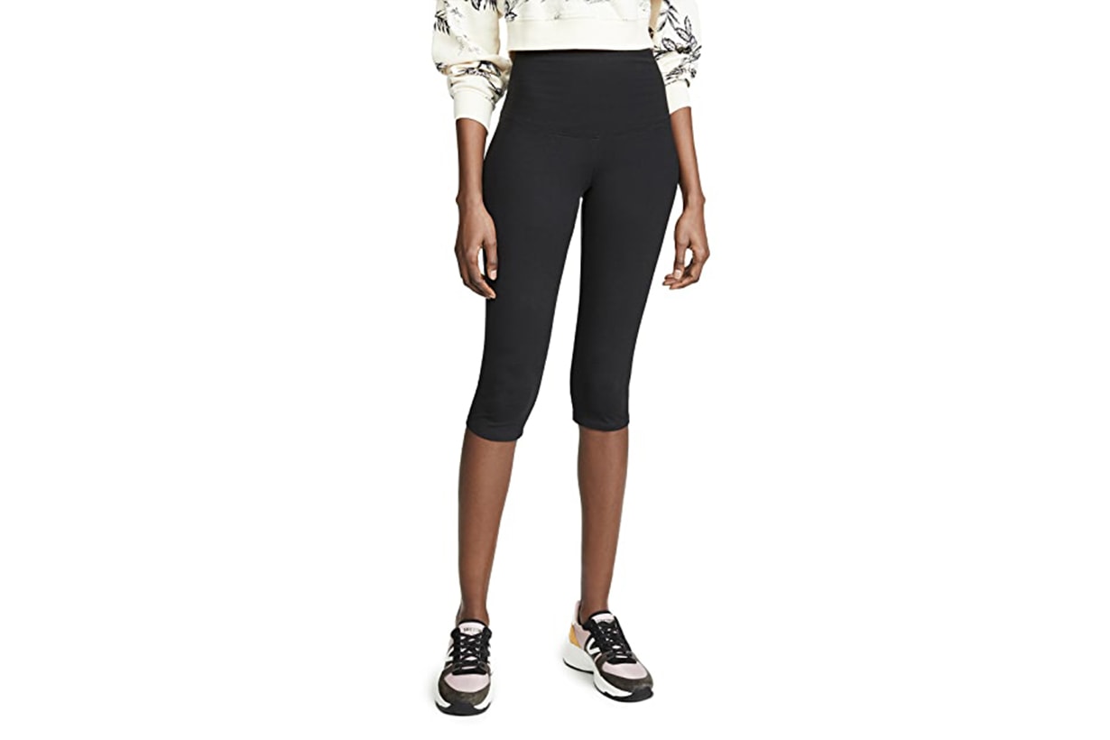 Black capri leggings fashion bloggers 2020