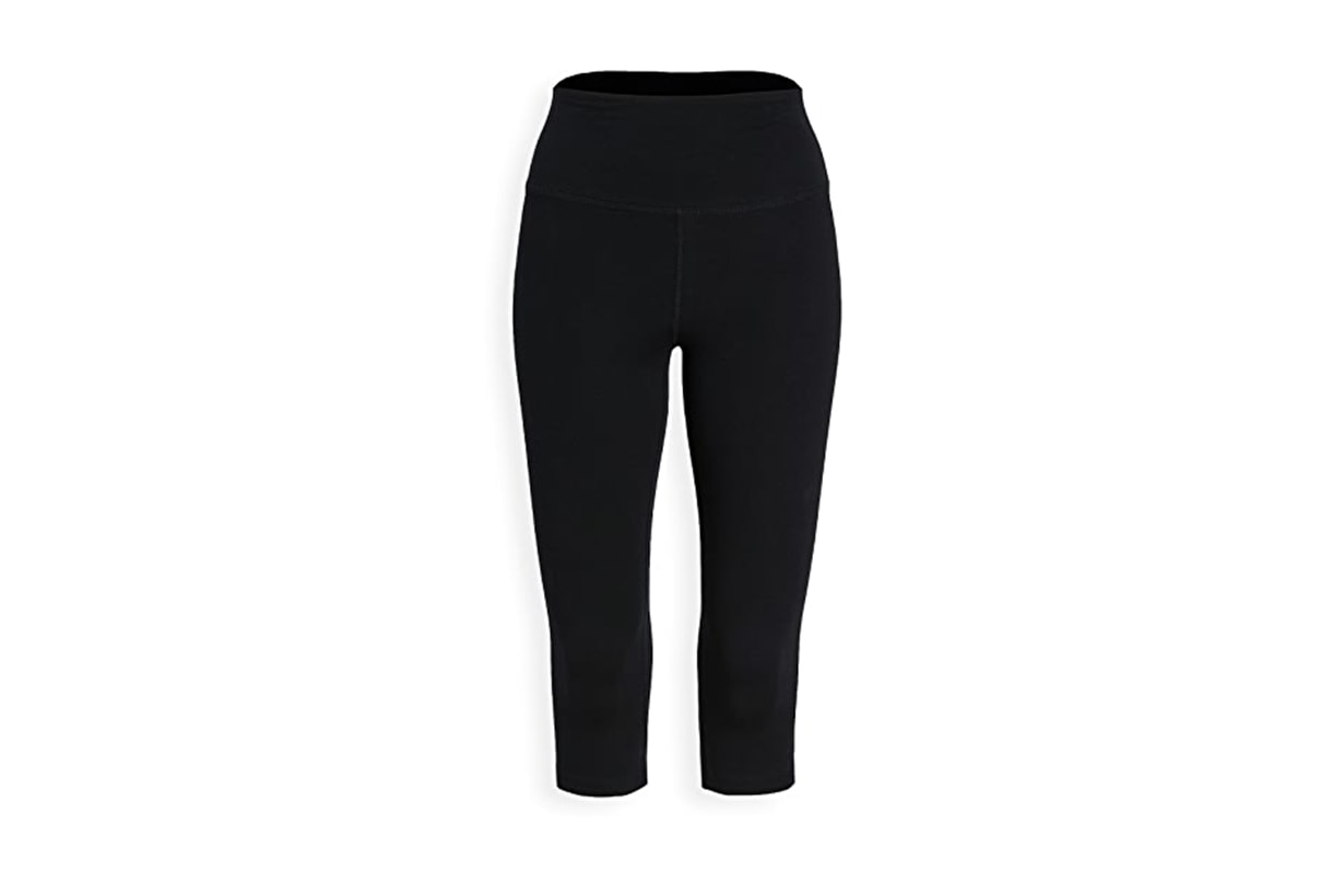 Black capri leggings fashion bloggers 2020