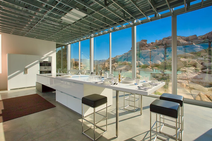 Invisible House Chris Hanley Tomas Osinski mirror house in California