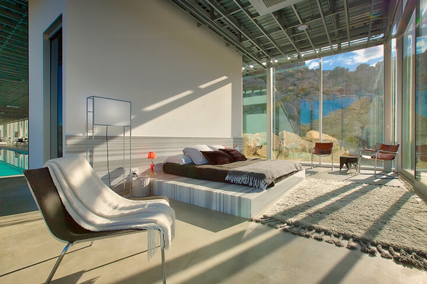 Invisible House Chris Hanley Tomas Osinski mirror house in California