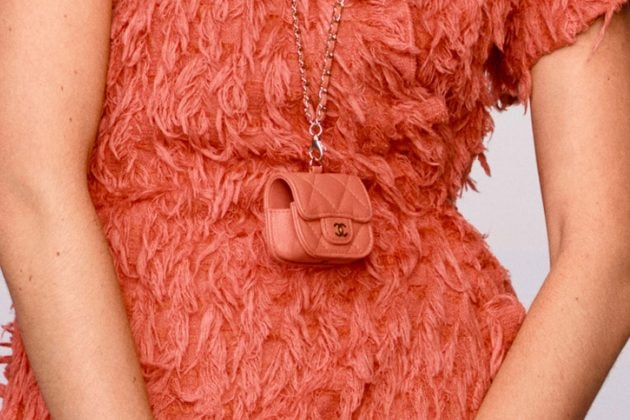 chanel 2021 resort airpods case mini flap bag