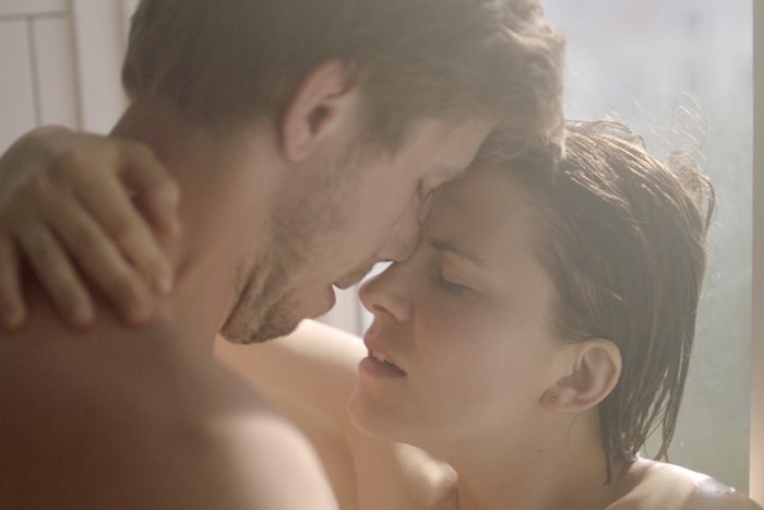 電影版《夫妻的世界》:情節畫面更大膽,《Fidelity》講述的是女性情慾自主!