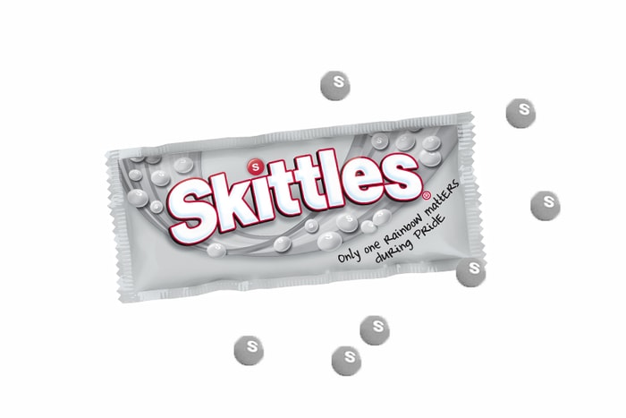 忘了上色?Skittles 人氣彩虹糖,推出簡約「無色」包裝!